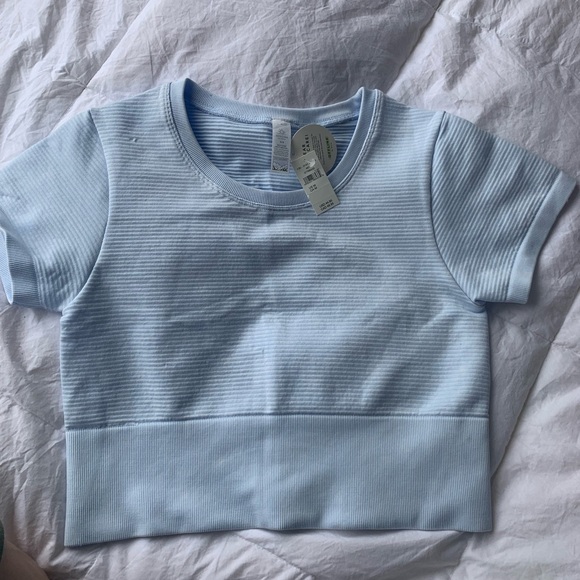 New aerie offline cropped workout shirt - Picture 2 of 3